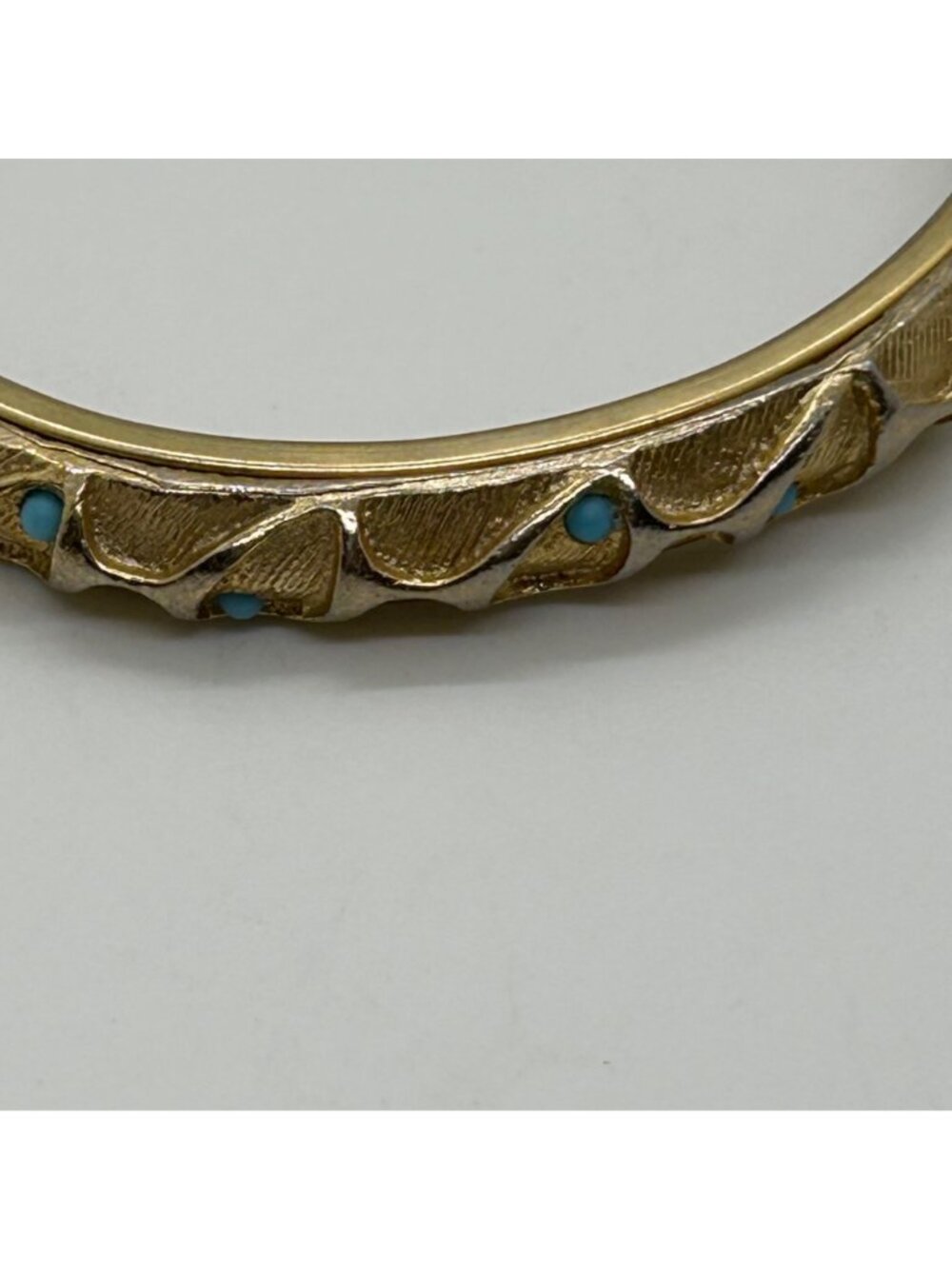 Vintage Gold-Toned Bracelet Hinged Textured Turquoise-Color Stones Safety Chain - Picture 5 of 16